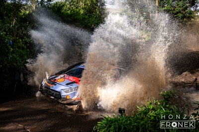 Adrien Fourmaux - Alexandre Coria
74º Safari Rally Kenya 2026. Hyundai i20 N Rally1 (ALZ WR 917). Clasificado 2º.
Hyundai Shell Mobis WRT

Del 12 al 15 de Marzo, Naivasha.
Superficie: tierra.

El Rally constaba de 4 etapas con un total de 1205.46 km de los que 338.34 km divididos en 20 tramos eran cronometrados.

Tomaron la salida 41 equipos, finalizaron 29.

© Honza Fronek

Palabras clave: Ford;Puma;Rally1;Kenya;2026