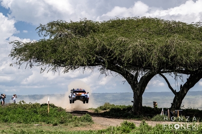 Adrien Fourmaux - Alexandre Coria
74º Safari Rally Kenya 2026. Hyundai i20 N Rally1 (ALZ WR 917). Clasificado 2º.
Hyundai Shell Mobis WRT

Del 12 al 15 de Marzo, Naivasha.
Superficie: tierra.

El Rally constaba de 4 etapas con un total de 1205.46 km de los que 338.34 km divididos en 20 tramos eran cronometrados.

Tomaron la salida 41 equipos, finalizaron 29.

© Honza Fronek

Palabras clave: Ford;Puma;Rally1;Kenya;2026