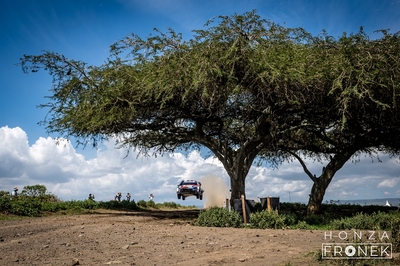 Adrien Fourmaux - Alexandre Coria
74º Safari Rally Kenya 2026. Hyundai i20 N Rally1 (ALZ WR 917). Clasificado 2º.
Hyundai Shell Mobis WRT

Del 12 al 15 de Marzo, Naivasha.
Superficie: tierra.

El Rally constaba de 4 etapas con un total de 1205.46 km de los que 338.34 km divididos en 20 tramos eran cronometrados.

Tomaron la salida 41 equipos, finalizaron 29.

© Honza Fronek

Palabras clave: Ford;Puma;Rally1;Kenya;2026