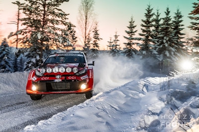 Takamoto Katsuta - Aaron Johnston
73º Rally Sweden 2026. Toyota GR Yaris Rally1 (A-7664). Clasificado 2º.
Toyota Gazoo Racing WRT

Del 12 al 15 de Febrero, Umeå.
Superficie: nieve - hielo.

El Rallye constaba de 3 etapas con un total de 1069.44 km de los que 300.66 km divididos en 18 tramos eran cronometrados.

Tomaron la salida 57 equipos.

© Honza Fronek

Palabras clave: Toyota;Yaris;Suecia;2026;Rally1