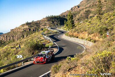 Elfyn Evans - Scott Martin
50º Rally Islas Canarias - Rally of Spain 2026. Toyota GR Yaris Rally1 (A-7646). Clasificado 2º.
Toyota Gazoo Racing WRT

Del 23 al 26 de Abril, Cavle
Superficie: asfalto

El Rallye constaba de 3 etapas con un total de 1309.16 km de los que 301.30 km divididos en 18 tramos eran cronometrados (uno de ellos fue cancelado SS3 Tejeda - San Mateo 1 de 18,62 km.
La cancelación se debió a que vehículos de espectadores estaban estacionados ilegalmente dentro de un área protegida cerca del escenario).
Se encontraron más de 100 vehículos en la zona.

Tomaron la salida 58 equipos, finalizaron 51.

© Vladislav Maschl

Palabras clave: Toyota;Yaris;Rally1;Canarias;España;Spain;2026
