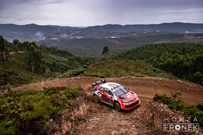 Oliver Solberg - Elliott Edmondson
59º Vodafone Rally de Portugal 2026. Toyota GR Yaris Rally1 (A-7649). Clasificado 2º.
Toyota Gazoo Racing WRT

Del 7 al 10 de Mayo, Matosinhos.
Superficie: tierra.

El Rallye constaba de 4 etapas con un total de 1874.58 km de los que 344.91 km divididos en 23 tramos eran cronometrados.

Tomaron la salida 67 equipos, finalizaron 47.

© Honza Fronek

Palabras clave: Toyota;Yaris;Rally1;Portugal;2026