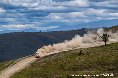 Oliver Solberg - Elliott Edmondson
59º Vodafone Rally de Portugal 2026. Toyota GR Yaris Rally1 (A-7649). Clasificado 2º.
Toyota Gazoo Racing WRT

Del 7 al 10 de Mayo, Matosinhos.
Superficie: tierra.

El Rallye constaba de 4 etapas con un total de 1874.58 km de los que 344.91 km divididos en 23 tramos eran cronometrados.

Tomaron la salida 67 equipos, finalizaron 47.

© Vladislav Maschl

Palabras clave: Toyota;Yaris;Rally1;Portugal;2026