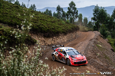 Oliver Solberg - Elliott Edmondson
59º Vodafone Rally de Portugal 2026. Toyota GR Yaris Rally1 (A-7649). Clasificado 2º.
Toyota Gazoo Racing WRT

Del 7 al 10 de Mayo, Matosinhos.
Superficie: tierra.

El Rallye constaba de 4 etapas con un total de 1874.58 km de los que 344.91 km divididos en 23 tramos eran cronometrados.

Tomaron la salida 67 equipos, finalizaron 47.

© Vladislav Maschl

Palabras clave: Toyota;Yaris;Rally1;Portugal;2026
