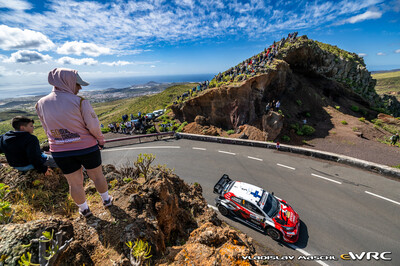 Sami Pajari - Marko Salminen
50º Rally Islas Canarias - Rally of Spain 2026. Toyota GR Yaris Rally1 (A-7647). Clasificado 3º.
Toyota Gazoo Racing WRT

Del 23 al 26 de Abril, Cavle
Superficie: asfalto

El Rallye constaba de 3 etapas con un total de 1309.16 km de los que 301.30 km divididos en 18 tramos eran cronometrados (uno de ellos fue cancelado SS3 Tejeda - San Mateo 1 de 18,62 km.
La cancelación se debió a que vehículos de espectadores estaban estacionados ilegalmente dentro de un área protegida cerca del escenario).
Se encontraron más de 100 vehículos en la zona.

Tomaron la salida 58 equipos, finalizaron 51.

© Vladislav Maschl

Palabras clave: Toyota;Yaris;Rally1;Canarias;España;Spain;2026