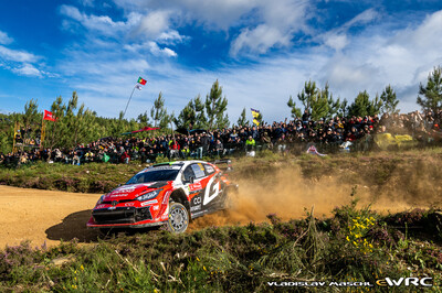 Elfyn Evans - Scott Martin
59º Vodafone Rally de Portugal 2026. Toyota GR Yaris Rally1 (A-7646). Clasificado 3º.
Toyota Gazoo Racing WRT

Del 7 al 10 de Mayo, Matosinhos.
Superficie: tierra.

El Rallye constaba de 4 etapas con un total de 1874.58 km de los que 344.91 km divididos en 23 tramos eran cronometrados.

Tomaron la salida 67 equipos, finalizaron 47.

© Vladislav Maschl

Palabras clave: Toyota;Yaris;Rally1;Portugal;2026