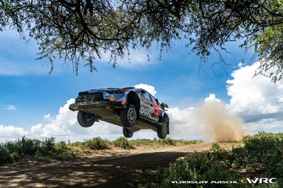 Esapekka Lappi - Enni Mälkönen
74º Safari Rally Kenya 2026. Hyundai i20 N Rally1 (ALZ WR 909). Clasificado 4º.
Hyundai Shell Mobis WRT

Del 12 al 15 de Marzo, Naivasha.
Superficie: tierra.

El Rally constaba de 4 etapas con un total de 1205.46 km de los que 338.34 km divididos en 20 tramos eran cronometrados.

Tomaron la salida 41 equipos, finalizaron 29.

© Vladislav Maschl

Palabras clave: Hyundai;Rally1;Kenya;2026
