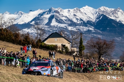Adrien Fourmaux - Alexandre Coria
94º Rallye Automobile de Monte-Carlo 2026. Hyundai i20 N Rally1 (ALZ WR 917). Clasificado 4º.
Hyundai Shell Mobis WRT

Del 22 al 25 de Enero, Gap - Monaco.
Superficie: asfalto - nieve.

El Rally constaba de 4 etapas con un total de 1553.22 km de los que 339.15 km divididos en 17 tramos eran cronometrados.

Tomaron la salida 65 equipos, finaluizaron 48.

© Honza Fronek

Palabras clave: Hyundai;Rally1;Montecarlo;2026