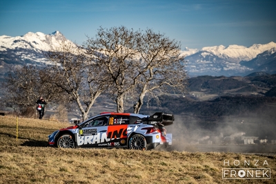 Adrien Fourmaux - Alexandre Coria
94º Rallye Automobile de Monte-Carlo 2026. Hyundai i20 N Rally1 (ALZ WR 917). Clasificado 4º.
Hyundai Shell Mobis WRT

Del 22 al 25 de Enero, Gap - Monaco.
Superficie: asfalto - nieve.

El Rally constaba de 4 etapas con un total de 1553.22 km de los que 339.15 km divididos en 17 tramos eran cronometrados.

Tomaron la salida 65 equipos, finaluizaron 48.

© Honza Fronek

Palabras clave: Hyundai;Rally1;Montecarlo;2026