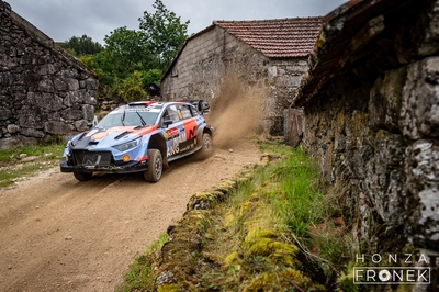 Adrien Fourmaux - Alexandre Coria
59º Vodafone Rally de Portugal 2026. Hyundai i20 N Rally1 (ALZ WR 917). Clasificado 4º.
Hyundai Shell Mobis WRT

Del 7 al 10 de Mayo, Matosinhos.
Superficie: tierra.

El Rallye constaba de 4 etapas con un total de 1874.58 km de los que 344.91 km divididos en 23 tramos eran cronometrados.

Tomaron la salida 67 equipos, finalizaron 47.

© Honza Fronek

Palabras clave: Hyundai;Rally1;Portugal;2026