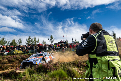 Adrien Fourmaux - Alexandre Coria
59º Vodafone Rally de Portugal 2026. Hyundai i20 N Rally1 (ALZ WR 917). Clasificado 4º.
Hyundai Shell Mobis WRT

Del 7 al 10 de Mayo, Matosinhos.
Superficie: tierra.

El Rallye constaba de 4 etapas con un total de 1874.58 km de los que 344.91 km divididos en 23 tramos eran cronometrados.

Tomaron la salida 67 equipos, finalizaron 47.

© Vladislav Maschl

Palabras clave: Hyundai;Rally1;Portugal;2026