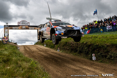 Adrien Fourmaux - Alexandre Coria
59º Vodafone Rally de Portugal 2026. Hyundai i20 N Rally1 (ALZ WR 917). Clasificado 4º.
Hyundai Shell Mobis WRT

Del 7 al 10 de Mayo, Matosinhos.
Superficie: tierra.

El Rallye constaba de 4 etapas con un total de 1874.58 km de los que 344.91 km divididos en 23 tramos eran cronometrados.

Tomaron la salida 67 equipos, finalizaron 47.

© Vladislav Maschl

Palabras clave: Hyundai;Rally1;Portugal;2026