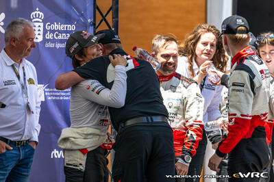 Takamoto Katsuta - Aaron Johnston
50º Rally Islas Canarias - Rally of Spain 2026. Toyota GR Yaris Rally1 (A-7644). Clasificado 4º.
Toyota Gazoo Racing WRT

Takamoto Katsuta abrazándose a Juha Kankkunen, jefe del Equipo Toyota.

Del 23 al 26 de Abril, Cavle
Superficie: asfalto

El Rallye constaba de 3 etapas con un total de 1309.16 km de los que 301.30 km divididos en 18 tramos eran cronometrados (uno de ellos fue cancelado SS3 Tejeda - San Mateo 1 de 18,62 km.
La cancelación se debió a que vehículos de espectadores estaban estacionados ilegalmente dentro de un área protegida cerca del escenario).
Se encontraron más de 100 vehículos en la zona.

Tomaron la salida 58 equipos, finalizaron 51.

© Vladislav Maschl

Palabras clave: Toyota;Yaris;Rally1;Canarias;España;Spain;2026;Persoanjes