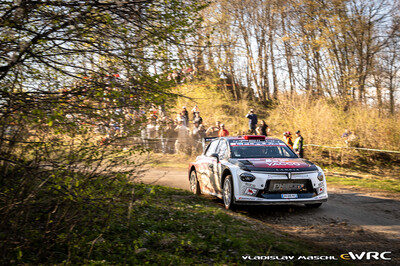 Yohan Rossel - Arnaud Dunand
Croatia Rally 2026. Lancia Ypsilon Rally2 HF Integrale (HH-688-NV). Clasificado 4º.
Lancia Corse HF

Del 9 al 12 de Abril, Cavle
Superficie: asfalto

El Rallye constaba de 3 etapas con un total de 1134 km de los que 300.28 km divididos en 20 tramos eran cronometrados.

Tomaron la salida 51 equipos, finalizaron 44.

© Vladislav Maschl

Palabras clave: Lancia;Ypsilon;Rally2;Croacia;2026