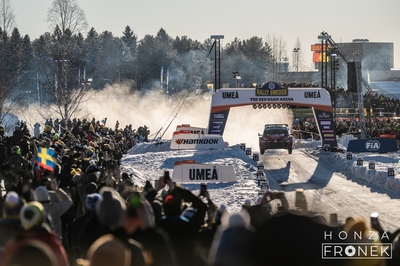 Oliver Solberg - Elliott Edmondson
73º Rally Sweden 2026. Toyota GR Yaris Rally1 (A-7662). Clasificado 4º.
Toyota Gazoo Racing WRT

Del 12 al 15 de Febrero, Umeå.
Superficie: nieve - hielo.

El Rallye constaba de 3 etapas con un total de 1069.44 km de los que 300.66 km divididos en 18 tramos eran cronometrados.

Tomaron la salida 57 equipos, finalizaron 48.

© Honza Fronek

Palabras clave: Toyotra;Yaris;Suecia;2026;Rally1