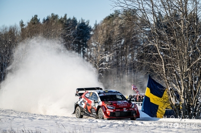 Oliver Solberg - Elliott Edmondson
73º Rally Sweden 2026. Toyota GR Yaris Rally1 (A-7662). Clasificado 4º.
Toyota Gazoo Racing WRT

Del 12 al 15 de Febrero, Umeå.
Superficie: nieve - hielo.

El Rallye constaba de 3 etapas con un total de 1069.44 km de los que 300.66 km divididos en 18 tramos eran cronometrados.

Tomaron la salida 57 equipos, finalizaron 48.

© Honza Fronek

Palabras clave: Toyotra;Yaris;Suecia;2026;Rally1