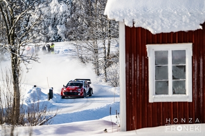 Oliver Solberg - Elliott Edmondson
73º Rally Sweden 2026. Toyota GR Yaris Rally1 (A-7662). Clasificado 4º.
Toyota Gazoo Racing WRT

Del 12 al 15 de Febrero, Umeå.
Superficie: nieve - hielo.

El Rallye constaba de 3 etapas con un total de 1069.44 km de los que 300.66 km divididos en 18 tramos eran cronometrados.

Tomaron la salida 57 equipos, finalizaron 48.

© Honza Fronek

Palabras clave: Toyotra;Yaris;Suecia;2026;Rally1