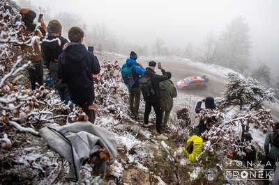 Thierry Neuville - Martijn Wydaeghe
94º Rallye Automobile de Monte-Carlo 2026. Hyundai i20 N Rally1 (ALZ WR 910). Clasificado 5º.
Hyundai Shell Mobis WRT

Del 22 al 25 de Enero, Gap - Monaco.
Superficie: asfalto - nieve.

El Rally constaba de 4 etapas con un total de 1553.22 km de los que 339.15 km divididos en 17 tramos eran cronometrados.

Tomaron la salida 65 equipos, finaluizaron 48.

© Honza Fronek

Palabras clave: Hyndai;Rally1;Montecarlo;2026