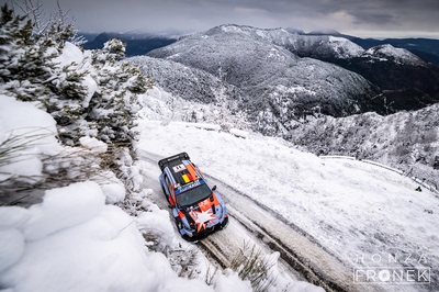 Thierry Neuville - Martijn Wydaeghe
94º Rallye Automobile de Monte-Carlo 2026. Hyundai i20 N Rally1 (ALZ WR 910). Clasificado 5º.
Hyundai Shell Mobis WRT

Del 22 al 25 de Enero, Gap - Monaco.
Superficie: asfalto - nieve.

El Rally constaba de 4 etapas con un total de 1553.22 km de los que 339.15 km divididos en 17 tramos eran cronometrados.

Tomaron la salida 65 equipos, finaluizaron 48.

© Honza Fronek

Palabras clave: Hyndai;Rally1;Montecarlo;2026
