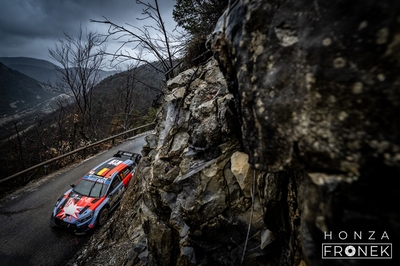 Thierry Neuville - Martijn Wydaeghe
94º Rallye Automobile de Monte-Carlo 2026. Hyundai i20 N Rally1 (ALZ WR 910). Clasificado 5º.
Hyundai Shell Mobis WRT

Del 22 al 25 de Enero, Gap - Monaco.
Superficie: asfalto - nieve.

El Rally constaba de 4 etapas con un total de 1553.22 km de los que 339.15 km divididos en 17 tramos eran cronometrados.

Tomaron la salida 65 equipos, finaluizaron 48.

© Honza Fronek

Palabras clave: Hyndai;Rally1;Montecarlo;2026