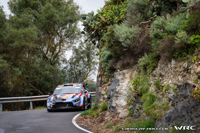 Adrien Fourmaux - Alexandre Coria
50º Rally Islas Canarias - Rally of Spain 2026. Hyundai i20 N Rally1 (ALZ WR 917). Clasificado 5º.
Hyundai Shell Mobis WRT 

Del 23 al 26 de Abril, Cavle
Superficie: asfalto

El Rallye constaba de 3 etapas con un total de 1309.16 km de los que 301.30 km divididos en 18 tramos eran cronometrados (uno de ellos fue cancelado SS3 Tejeda - San Mateo 1 de 18,62 km.
La cancelación se debió a que vehículos de espectadores estaban estacionados ilegalmente dentro de un área protegida cerca del escenario).
Se encontraron más de 100 vehículos en la zona.

Tomaron la salida 58 equipos, finalizaron 51.

© Ladislav Holecek

Palabras clave: Hyundai;Rally1;Canarias;España;Spain;2026