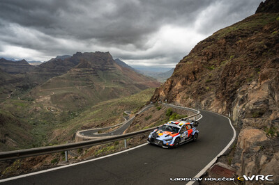 Adrien Fourmaux - Alexandre Coria
50º Rally Islas Canarias - Rally of Spain 2026. Hyundai i20 N Rally1 (ALZ WR 917). Clasificado 5º.
Hyundai Shell Mobis WRT 

Del 23 al 26 de Abril, Cavle
Superficie: asfalto

El Rallye constaba de 3 etapas con un total de 1309.16 km de los que 301.30 km divididos en 18 tramos eran cronometrados (uno de ellos fue cancelado SS3 Tejeda - San Mateo 1 de 18,62 km.
La cancelación se debió a que vehículos de espectadores estaban estacionados ilegalmente dentro de un área protegida cerca del escenario).
Se encontraron más de 100 vehículos en la zona.

Tomaron la salida 58 equipos, finalizaron 51.

© Ladislav Holecek

Palabras clave: Hyundai;Rally1;Canarias;España;Spain;2026