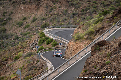Adrien Fourmaux - Alexandre Coria
50º Rally Islas Canarias - Rally of Spain 2026. Hyundai i20 N Rally1 (ALZ WR 917). Clasificado 5º.
Hyundai Shell Mobis WRT 

Del 23 al 26 de Abril, Cavle
Superficie: asfalto

El Rallye constaba de 3 etapas con un total de 1309.16 km de los que 301.30 km divididos en 18 tramos eran cronometrados (uno de ellos fue cancelado SS3 Tejeda - San Mateo 1 de 18,62 km.
La cancelación se debió a que vehículos de espectadores estaban estacionados ilegalmente dentro de un área protegida cerca del escenario).
Se encontraron más de 100 vehículos en la zona.

Tomaron la salida 58 equipos, finalizaron 51.

© Ladislav Holecek

Palabras clave: Hyundai;Rally1;Canarias;España;Spain;2026