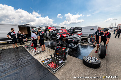 Asistencia del Equipo Toyota Gazoo Racing WRT durante el 59º Vodafone Rally de Portugal 2026
En el  Toyota GR Yaris Rally1 (A-7658) de Takamoto Katsuta - Aaron Johnston, clasificado 5º.

Del 7 al 10 de Mayo, Matosinhos.
Superficie: tierra.

El Rallye constaba de 4 etapas con un total de 1874.58 km de los que 344.91 km divididos en 23 tramos eran cronometrados.

Tomaron la salida 67 equipos, finalizaron 47.

© Vladislav Maschl

Palabras clave: Toyota;Yaris;Rally1;Portugal;2026;Asistencias