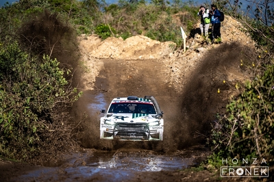 Robert Virves - Jakko Viilo
74º Safari Rally Kenya 2026. Skoda Fabia RS Rally2 (AW TS 641). Clasificado 5º.
Toksport WRT

Del 12 al 15 de Marzo, Naivasha.
Superficie: tierra.

El Rally constaba de 4 etapas con un total de 1205.46 km de los que 338.34 km divididos en 20 tramos eran cronometrados.

Tomaron la salida 41 equipos, finalizaron 29.

© Honza Fronek

Palabras clave: Skoda;Fabia;Rally2;Kenya;2026