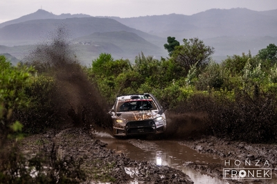 Robert Virves - Jakko Viilo
74º Safari Rally Kenya 2026. Skoda Fabia RS Rally2 (AW TS 641). Clasificado 5º.
Toksport WRT

Del 12 al 15 de Marzo, Naivasha.
Superficie: tierra.

El Rally constaba de 4 etapas con un total de 1205.46 km de los que 338.34 km divididos en 20 tramos eran cronometrados.

Tomaron la salida 41 equipos, finalizaron 29.

© Honza Fronek

Palabras clave: Skoda;Fabia;Rally2;Kenya;2026