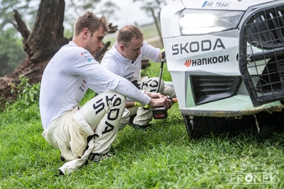 Robert Virves - Jakko Viilo
74º Safari Rally Kenya 2026. Skoda Fabia RS Rally2 (AW TS 641). Clasificado 5º.
Toksport WRT

Del 12 al 15 de Marzo, Naivasha.
Superficie: tierra.

El Rally constaba de 4 etapas con un total de 1205.46 km de los que 338.34 km divididos en 20 tramos eran cronometrados.

Tomaron la salida 41 equipos, finalizaron 29.

© Honza Fronek

Palabras clave: Skoda;Fabia;Rally2;Kenya;2026