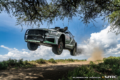 Robert Virves - Jakko Viilo
74º Safari Rally Kenya 2026. Skoda Fabia RS Rally2 (AW TS 641). Clasificado 5º.
Toksport WRT

Del 12 al 15 de Marzo, Naivasha.
Superficie: tierra.

El Rally constaba de 4 etapas con un total de 1205.46 km de los que 338.34 km divididos en 20 tramos eran cronometrados.

Tomaron la salida 41 equipos, finalizaron 29.

© Vladislav Maschl

Palabras clave: Skoda;Fabia;Rally2;Kenya;2026