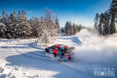 Esapekka Lappi - Enni Mälkönen
73º Rally Sweden 2026. Hyundai i20 N Rally1 (ALZ WR 909). Clasificado 6º.
Hyundai Shell Mobis WRT

Del 12 al 15 de Febrero, Umeå.
Superficie: nieve - hielo.

El Rallye constaba de 3 etapas con un total de 1069.44 km de los que 300.66 km divididos en 18 tramos eran cronometrados.

Tomaron la salida 57 equipos, finalizaron 48.

© Honza Fronek

Palabras clave: Hyundai;Suecia;2026;Rally1