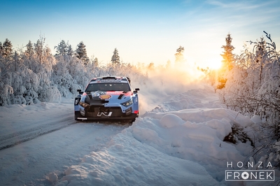 Esapekka Lappi - Enni Mälkönen
73º Rally Sweden 2026. Hyundai i20 N Rally1 (ALZ WR 909). Clasificado 6º.
Hyundai Shell Mobis WRT

Del 12 al 15 de Febrero, Umeå.
Superficie: nieve - hielo.

El Rallye constaba de 3 etapas con un total de 1069.44 km de los que 300.66 km divididos en 18 tramos eran cronometrados.

Tomaron la salida 57 equipos, finalizaron 48.

© Honza Fronek

Palabras clave: Hyundai;Suecia;2026;Rally1