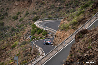 Thierry Neuville - Martijn Wydaeghe
50º Rally Islas Canarias - Rally of Spain 2026. Hyundai i20 N Rally1 (OF WR 910). Clasificado 6º.
Hyundai Shell Mobis WRT 

Del 23 al 26 de Abril, Cavle
Superficie: asfalto

El Rallye constaba de 3 etapas con un total de 1309.16 km de los que 301.30 km divididos en 18 tramos eran cronometrados (uno de ellos fue cancelado SS3 Tejeda - San Mateo 1 de 18,62 km.
La cancelación se debió a que vehículos de espectadores estaban estacionados ilegalmente dentro de un área protegida cerca del escenario).
Se encontraron más de 100 vehículos en la zona.

Tomaron la salida 58 equipos, finalizaron 51.

© Ladislav Holecek

Palabras clave: Hyundai;Rally1;Canarias;España;Spain;2026