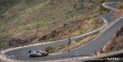 Thierry Neuville - Martijn Wydaeghe
50º Rally Islas Canarias - Rally of Spain 2026. Hyundai i20 N Rally1 (OF WR 910). Clasificado 6º.
Hyundai Shell Mobis WRT 

Del 23 al 26 de Abril, Cavle
Superficie: asfalto

El Rallye constaba de 3 etapas con un total de 1309.16 km de los que 301.30 km divididos en 18 tramos eran cronometrados (uno de ellos fue cancelado SS3 Tejeda - San Mateo 1 de 18,62 km.
La cancelación se debió a que vehículos de espectadores estaban estacionados ilegalmente dentro de un área protegida cerca del escenario).
Se encontraron más de 100 vehículos en la zona.

Tomaron la salida 58 equipos, finalizaron 51.

© Ladislav Holecek

Palabras clave: Hyundai;Rally1;Canarias;España;Spain;2026