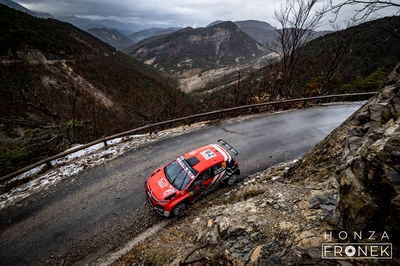 Léo Rossel - Guillaume Mercoiret
94º Rallye Automobile de Monte-Carlo 2026. Citroën C3 Rally2 (HB-105-NY). Clasificado 6º.
2C Junior Team

Del 22 al 25 de Enero, Gap - Monaco.
Superficie: asfalto - nieve.

El Rally constaba de 4 etapas con un total de 1553.22 km de los que 339.15 km divididos en 17 tramos eran cronometrados.

Tomaron la salida 65 equipos, finaluizaron 48.

© Honza Fronek

Palabras clave: Citroen;Rally2;Montecarlo;2026