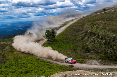 Sami Pajari - Marko Salminen
59º Vodafone Rally de Portugal 2026. Toyota GR Yaris Rally1 (A-7659). Clasificado 7º.
Toyota Gazoo Racing WRT

Del 7 al 10 de Mayo, Matosinhos.
Superficie: tierra.

El Rallye constaba de 4 etapas con un total de 1874.58 km de los que 344.91 km divididos en 23 tramos eran cronometrados.

Tomaron la salida 67 equipos, finalizaron 47.

© Vladislav Maschl

Palabras clave: Toyota;Yaris;Rally1;Portugal;2026