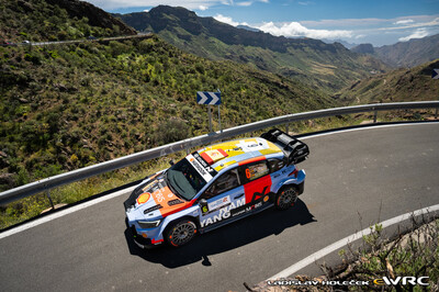 Dani Sordo - Cándido Carrera
50º Rally Islas Canarias - Rally of Spain 2026. Hyundai i20 N Rally1 (ALZ WR 926). Clasificado 7º.
Hyundai Shell Mobis WRT

Del 23 al 26 de Abril, Cavle
Superficie: asfalto

El Rallye constaba de 3 etapas con un total de 1309.16 km de los que 301.30 km divididos en 18 tramos eran cronometrados (uno de ellos fue cancelado SS3 Tejeda - San Mateo 1 de 18,62 km.
La cancelación se debió a que vehículos de espectadores estaban estacionados ilegalmente dentro de un área protegida cerca del escenario).
Se encontraron más de 100 vehículos en la zona.

Tomaron la salida 58 equipos, finalizaron 51.

© Ladislav Holecek

Palabras clave: Hyundai;Rally1;Canarias;España;Spain;2026