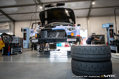 Dani Sordo - Cándido Carrera
50º Rally Islas Canarias - Rally of Spain 2026. Hyundai i20 N Rally1 (ALZ WR 926). Clasificado 7º.
Hyundai Shell Mobis WRT

Del 23 al 26 de Abril, Cavle
Superficie: asfalto

El Rallye constaba de 3 etapas con un total de 1309.16 km de los que 301.30 km divididos en 18 tramos eran cronometrados (uno de ellos fue cancelado SS3 Tejeda - San Mateo 1 de 18,62 km.
La cancelación se debió a que vehículos de espectadores estaban estacionados ilegalmente dentro de un área protegida cerca del escenario).
Se encontraron más de 100 vehículos en la zona.

Tomaron la salida 58 equipos, finalizaron 51.

© Vladislav Maschl

Palabras clave: Hyundai;Rally1;Canarias;España;Spain;2026