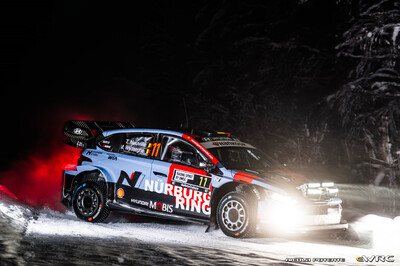 Thierry Neuville - Martijn Wydaeghe
73º Rally Sweden 2026. Hyundai i20 N Rally1 (ALZ WR 919). Clasificado 7º.
Hyundai Shell Mobis WRT

Del 12 al 15 de Febrero, Umeå.
Superficie: nieve - hielo.

El Rallye constaba de 3 etapas con un total de 1069.44 km de los que 300.66 km divididos en 18 tramos eran cronometrados.

Tomaron la salida 57 equipos, finalizaron 48.

© Nicola Potente

Palabras clave: Hyundai;Suecia;2026;Rally1
