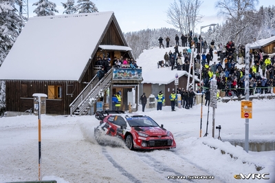 Takamoto Katsuta - Aaron Johnston
94º Rallye Automobile de Monte-Carlo 2026. Toyota GR Yaris Rally1 (Chasis #17 / Placa ¿?). Clasificado 7º.
Toyota Gazoo Racing WRT

Del 22 al 25 de Enero, Gap - Monaco.
Superficie: asfalto - nieve.

El Rally constaba de 4 etapas con un total de 1553.22 km de los que 339.15 km divididos en 17 tramos eran cronometrados.

Tomaron la salida 65 equipos, finaluizaron 48.

© Petr Sagner

Palabras clave: Toyota;Yaris;Rally1;Montecarlo;2026