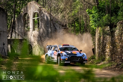 Dani Sordo - Cándido Carrera
59º Vodafone Rally de Portugal 2026. Hyundai i20 N Rally1 (ALZ WR 926). Clasificado 8º.
Hyundai Shell Mobis WRT

Del 7 al 10 de Mayo, Matosinhos.
Superficie: tierra.

El Rallye constaba de 4 etapas con un total de 1874.58 km de los que 344.91 km divididos en 23 tramos eran cronometrados.

Tomaron la salida 67 equipos, finalizaron 47.

© Honza Fronek

Palabras clave: Hyundai;Rally1;Portugal;2026