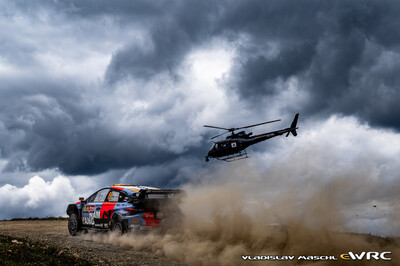 Dani Sordo - Cándido Carrera
59º Vodafone Rally de Portugal 2026. Hyundai i20 N Rally1 (ALZ WR 926). Clasificado 8º.
Hyundai Shell Mobis WRT

Del 7 al 10 de Mayo, Matosinhos.
Superficie: tierra.

El Rallye constaba de 4 etapas con un total de 1874.58 km de los que 344.91 km divididos en 23 tramos eran cronometrados.

Tomaron la salida 67 equipos, finalizaron 47.

© Vladislav Maschl

Palabras clave: Hyundai;Rally1;Portugal;2026