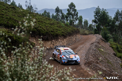 Dani Sordo - Cándido Carrera
59º Vodafone Rally de Portugal 2026. Hyundai i20 N Rally1 (ALZ WR 926). Clasificado 8º.
Hyundai Shell Mobis WRT

Del 7 al 10 de Mayo, Matosinhos.
Superficie: tierra.

El Rallye constaba de 4 etapas con un total de 1874.58 km de los que 344.91 km divididos en 23 tramos eran cronometrados.

Tomaron la salida 67 equipos, finalizaron 47.

© Vladislav Maschl

Palabras clave: Hyundai;Rally1;Portugal;2026