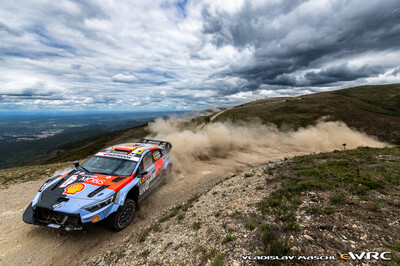 Dani Sordo - Cándido Carrera
59º Vodafone Rally de Portugal 2026. Hyundai i20 N Rally1 (ALZ WR 926). Clasificado 8º.
Hyundai Shell Mobis WRT

Del 7 al 10 de Mayo, Matosinhos.
Superficie: tierra.

El Rallye constaba de 4 etapas con un total de 1874.58 km de los que 344.91 km divididos en 23 tramos eran cronometrados.

Tomaron la salida 67 equipos, finalizaron 47.

© Vladislav Maschl

Palabras clave: Hyundai;Rally1;Portugal;2026