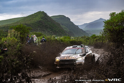 Andreas Mikkelsen - Jørn Listerud
74º Safari Rally Kenya 2026. Skoda Fabia RS Rally2 (AW TS 671). Clasificado 8º.
Toksport WRT

Del 12 al 15 de Marzo, Naivasha.
Superficie: tierra.

El Rally constaba de 4 etapas con un total de 1205.46 km de los que 338.34 km divididos en 20 tramos eran cronometrados.

Tomaron la salida 41 equipos, finalizaron 29.

© Vladislav Maschl

Palabras clave: Skoda;Fabia;Rally2;Kenya;2026