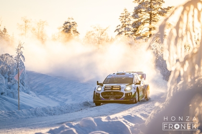 Jon Armstrong - Shane Byrne
73º Rally Sweden 2026. Ford Puma Rally1 (YX22 FCD). Clasificado 8º.
M-Sport Ford WRT

Del 12 al 15 de Febrero, Umeå.
Superficie: nieve - hielo.

El Rallye constaba de 3 etapas con un total de 1069.44 km de los que 300.66 km divididos en 18 tramos eran cronometrados.

Tomaron la salida 57 equipos, finalizaron 48.

© Honza Fronek

Palabras clave: Ford;Puma;Suecia;2026;Rally1