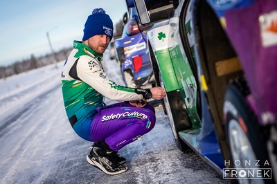 Jon Armstrong - Shane Byrne
73º Rally Sweden 2026. Ford Puma Rally1 (YX22 FCD). Clasificado 8º.
M-Sport Ford WRT

Del 12 al 15 de Febrero, Umeå.
Superficie: nieve - hielo.

El Rallye constaba de 3 etapas con un total de 1069.44 km de los que 300.66 km divididos en 18 tramos eran cronometrados.

Tomaron la salida 57 equipos, finalizaron 48.

© Honza Fronek

Palabras clave: Ford;Puma;Suecia;2026;Rally1