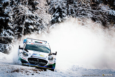 Jon Armstrong - Shane Byrne
73º Rally Sweden 2026. Ford Puma Rally1 (YX22 FCD). Clasificado 8º.
M-Sport Ford WRT

Del 12 al 15 de Febrero, Umeå.
Superficie: nieve - hielo.

El Rallye constaba de 3 etapas con un total de 1069.44 km de los que 300.66 km divididos en 18 tramos eran cronometrados.

Tomaron la salida 57 equipos, finalizaron 48.

© Nicola Potente

Palabras clave: Ford;Puma;Suecia;2026;Rally1